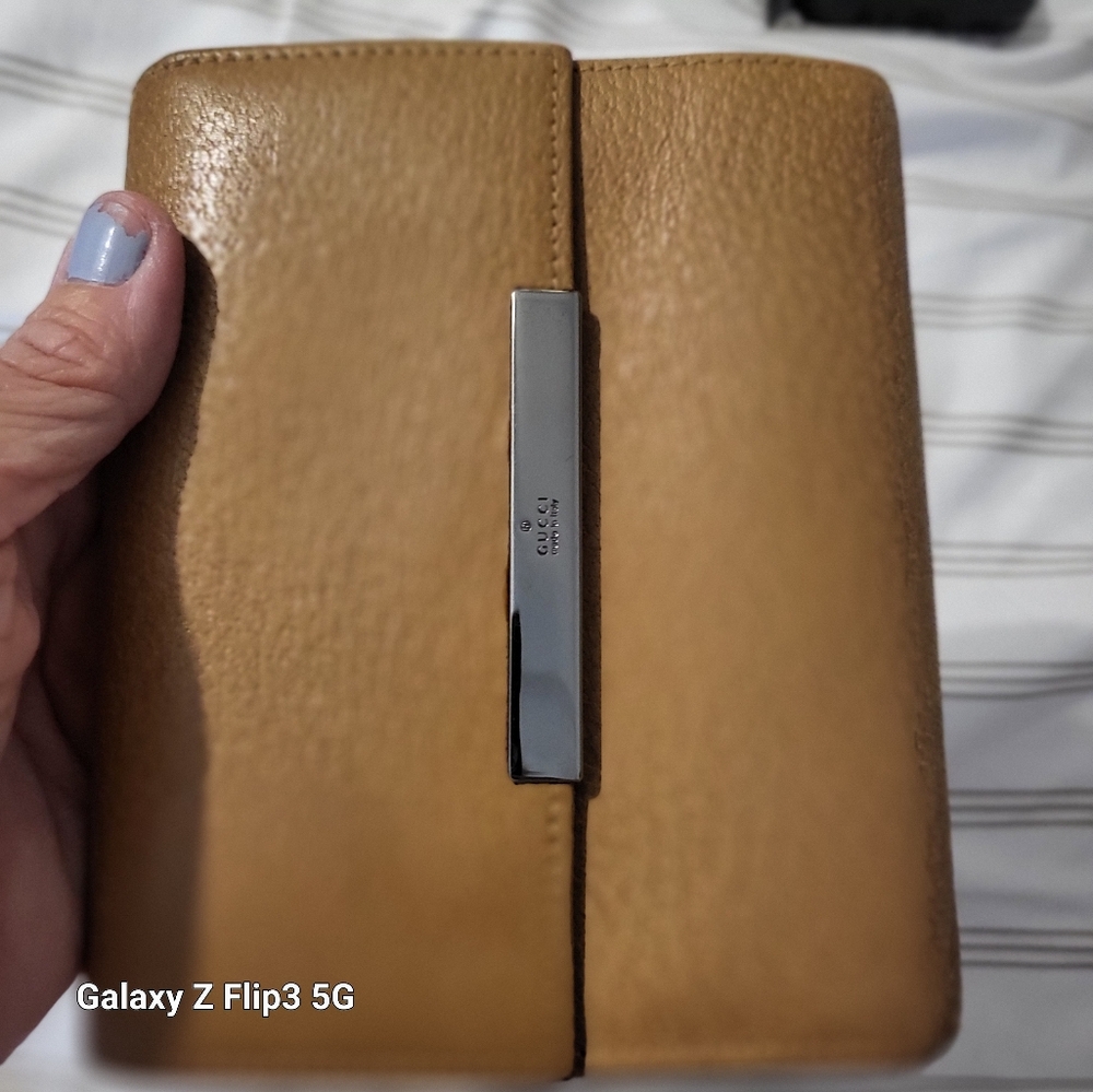 Authentic Gucci beige compact bifold wallett